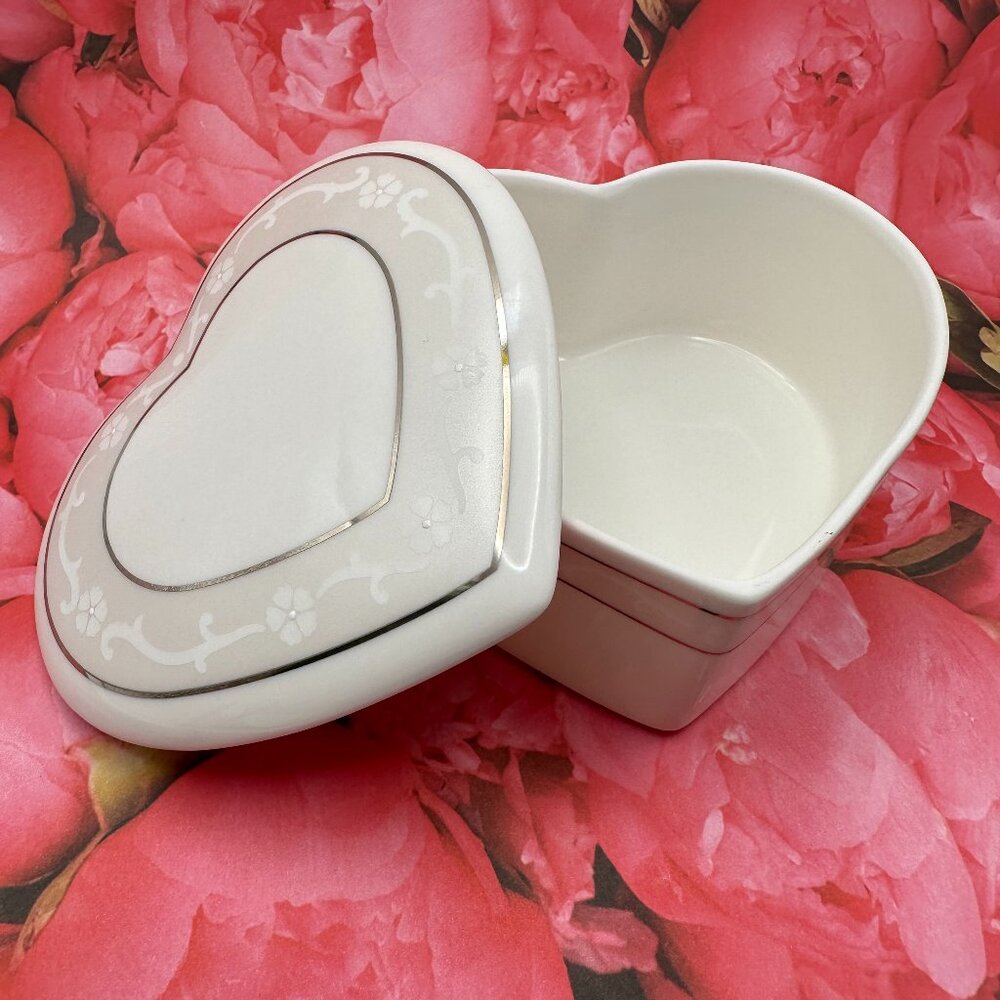 Wedgwood Icing Bone China Heart Shaped Trinket Box